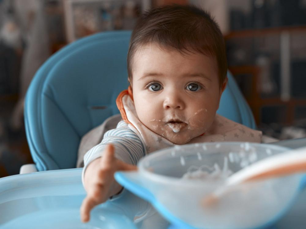 孩子几个月开始吃辅食，辅食添加的时机与注意事项